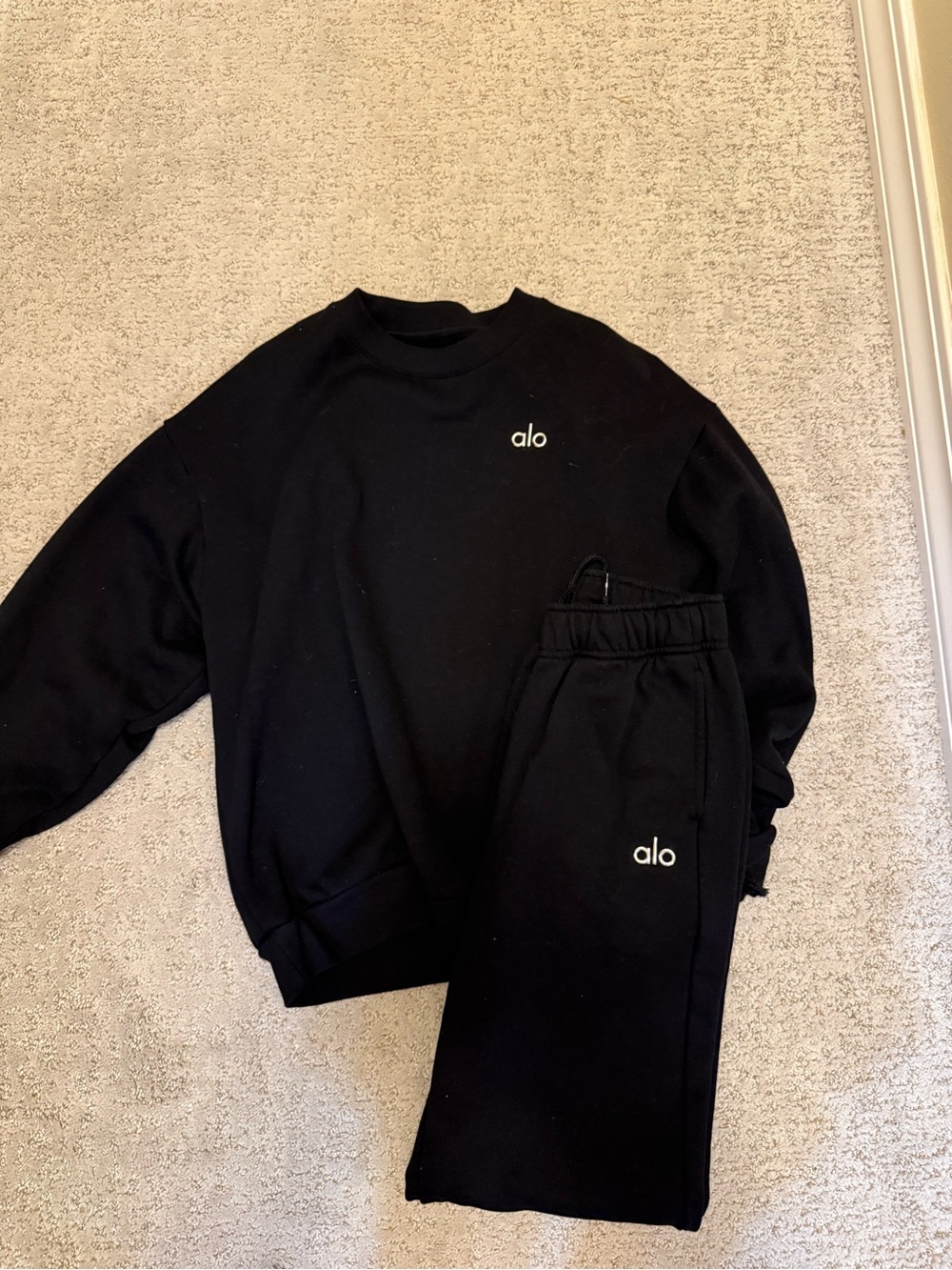 Alo Black Crewneck Sweatshirt & Jogger Set